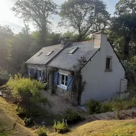 Holiday home Charmante Maison Avec Jardin Et Barbecue A Bon Repos Sur Blavet Saint-Gelven